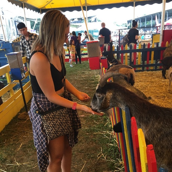 Meet your Posher, Cassandra - Picture 1 of 1